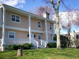 9 Arbor Ln, Hampton Bays, NY 11946