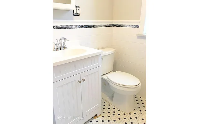 Rented by Douglas Elliman | media 23