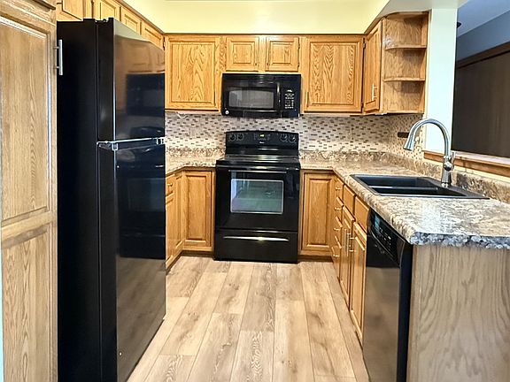 3rd image of 405 SE Delaware Ave Unit 211