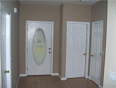 3rd image of 113 W Magnolia Ave