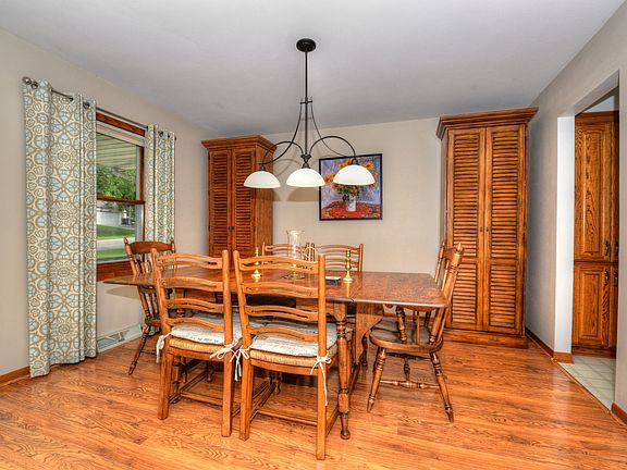 4th image of 1320 N 121st St