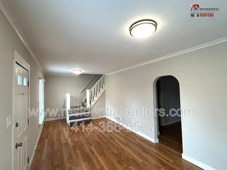 10918 W Wells St — Photo 9