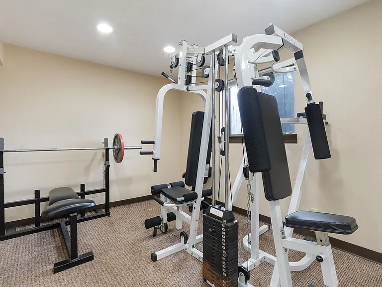 Breckenridge Davenport Apartments — Photo 12
