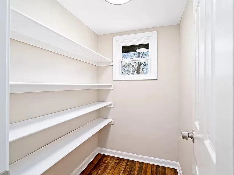 1033 S Josephine Boyd St — Photo 7