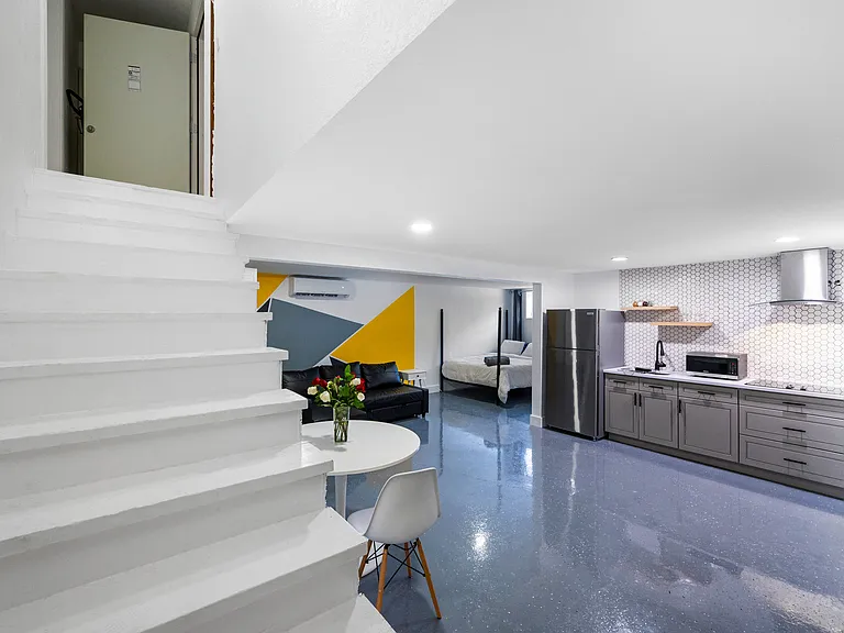 725 NE 7th St #B — Photo 11