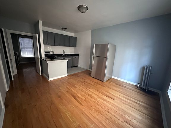 4th image of 5670 N Ridge Ave #1E