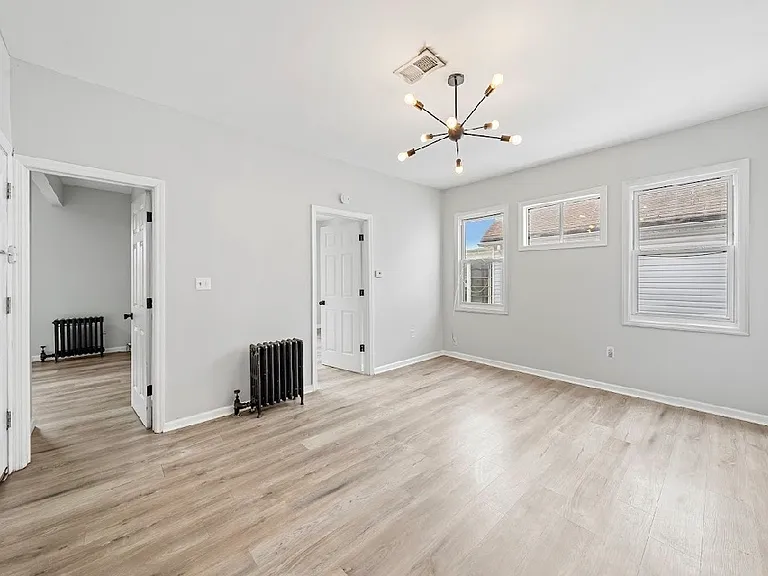 210 W Price St #2L — Photo 5
