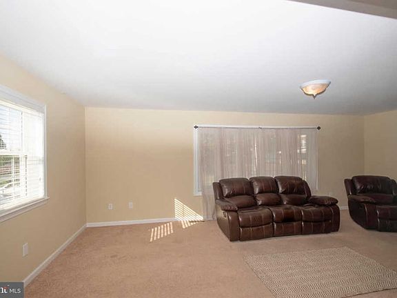 5th image of 3212 Arlington Ave