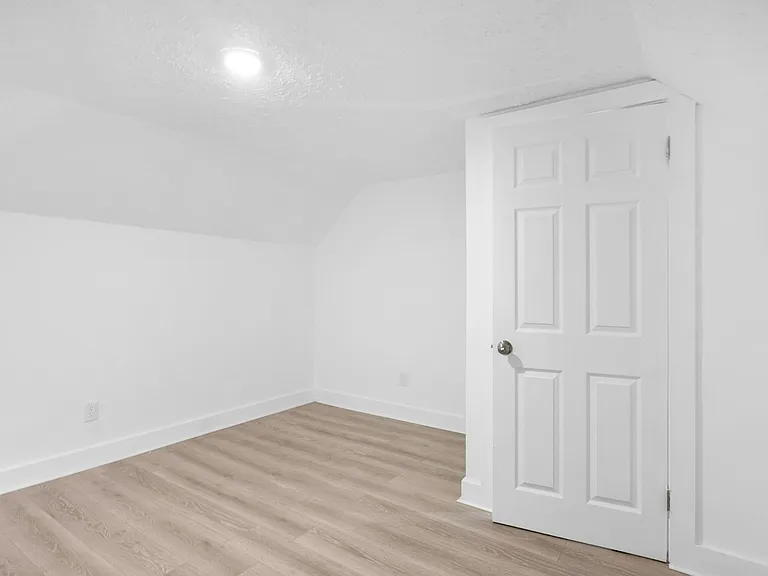 14608 Alder Ave — Photo 15