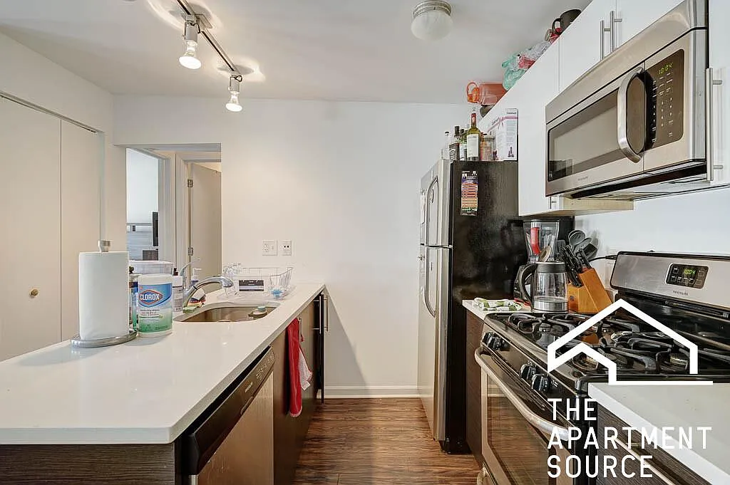 2022 South Throop Street #4E — Photo 2