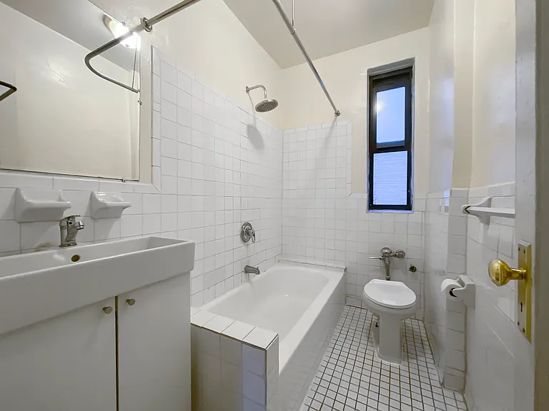 555 Fort Washington Ave #2EE — Photo 9