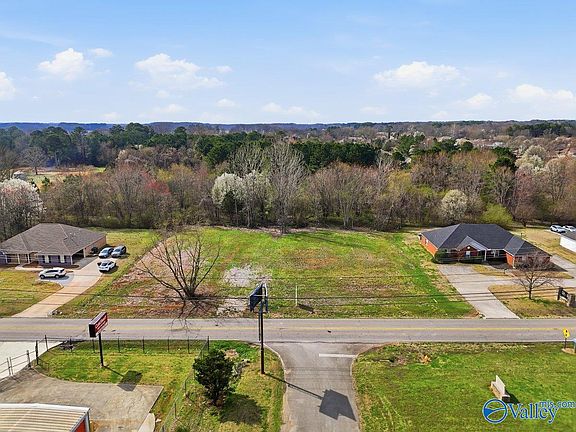 3rd image of 574 Nance Rd