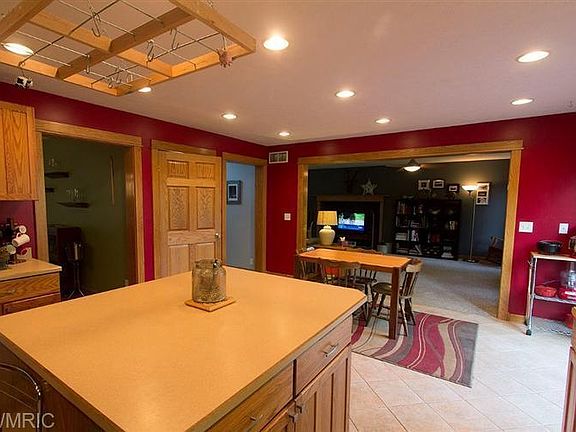 3rd image of 1458 Ottawa Trl