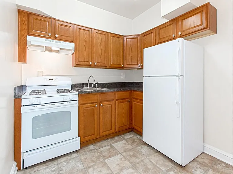 1400 Van Buren St NW — Photo 4