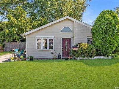 439 Newbridge Road, East Meadow, NY, 11554