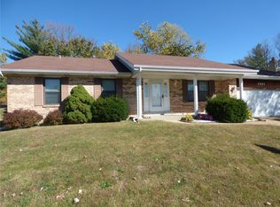 4801 Arevalo Dr, Saint Louis, MO 63128