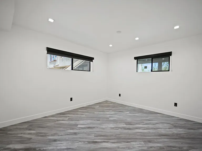 230 S Carondelet St — Photo 30