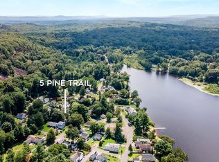5 Pine Trl, Avon, CT 06001