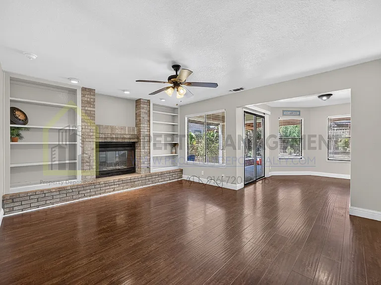 8779 Brittany Park Dr — Photo 24
