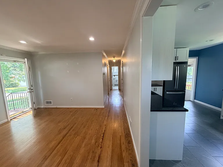 4807 Creek Shore Dr — Photo 2