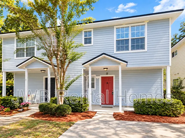 85 5th St, Atlantic Beach, FL 32233