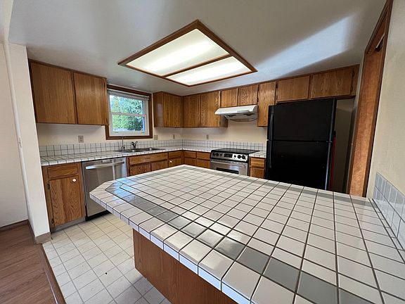 2nd image of 5273 NE Harrow St