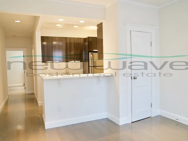 102 Queensberry St #18 — Photo 3