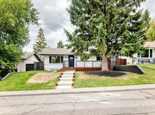 635 N 104th Ave SW, Calgary, AB T2W 0A4