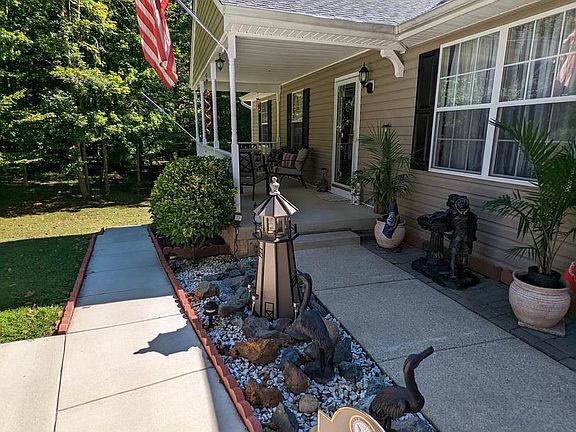 4th image of 28930 Dandelion Dr