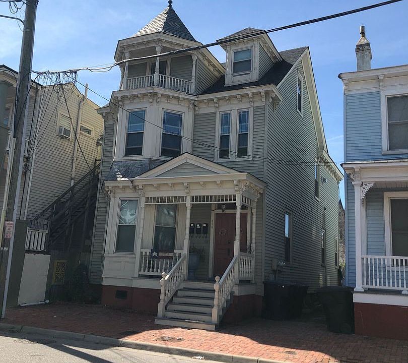 1st image of 810 Dinwiddie St APT 1