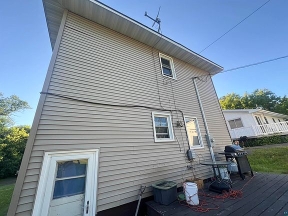 5th image of 614 Allen St