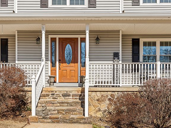 3rd image of 9209 Carriage Ln