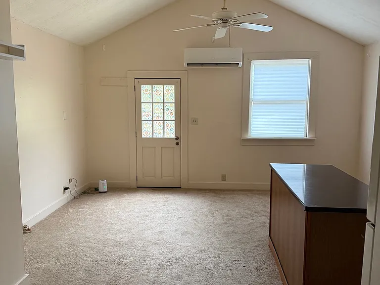 Vinca Dr — Photo 11