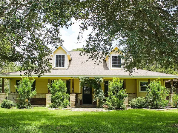 1076 W Branding Iron, Weimar, TX 78962