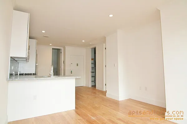 Rented by aptsandlofts.com | media 15