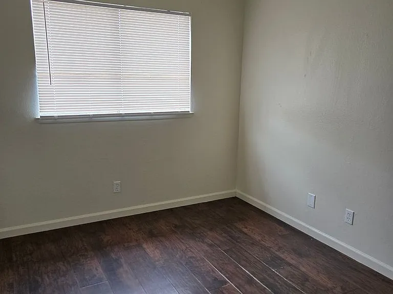 2532 W Chestnut Ct — Photo 6