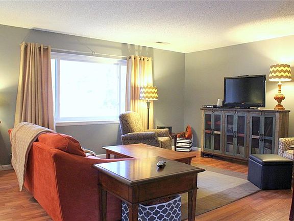 5th image of 2127 N Winwood Dr