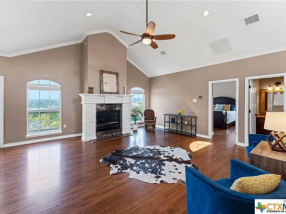 4th image of 240 Rodney Ln