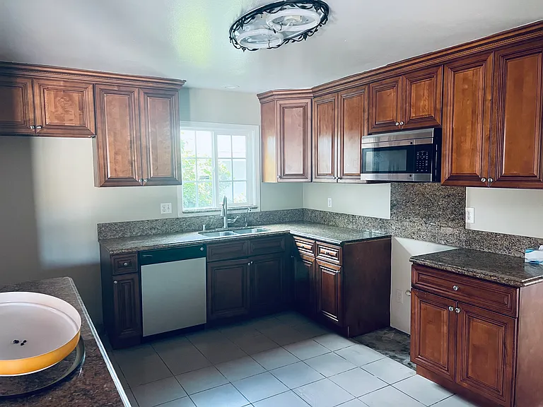 6962 Belgrave Ave — Photo 7
