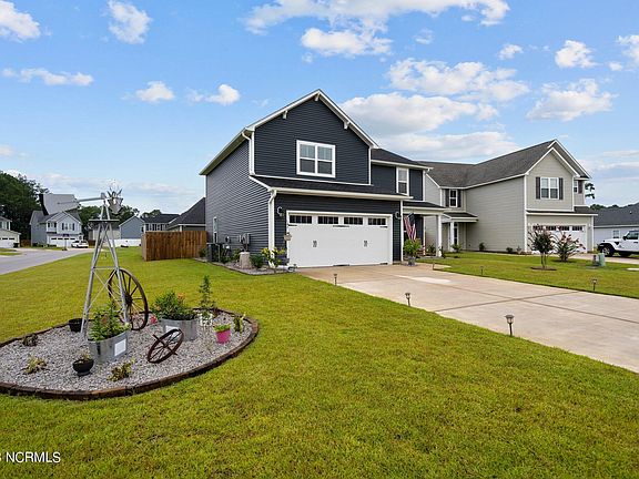 3rd image of 1408 Kinsley Court NE