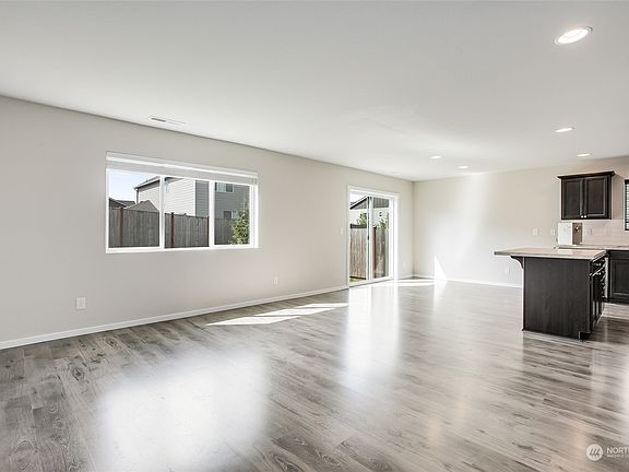 3rd image of 6907 Sweetgum Avenue NE