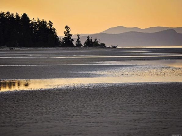1096 Sunrise Dr, Qualicum Beach, BC V9K 2K9