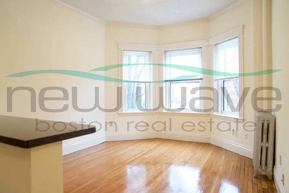 Building Photo - 100 Queensberry St #5
