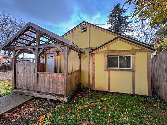 2nd image of 785 Highway 99n APT 8A