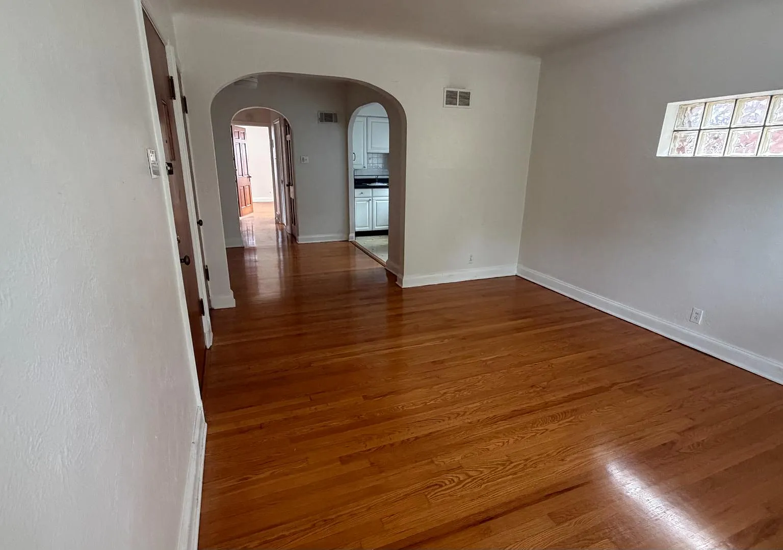 6663 Devonshire Ave - 2E — Photo 3
