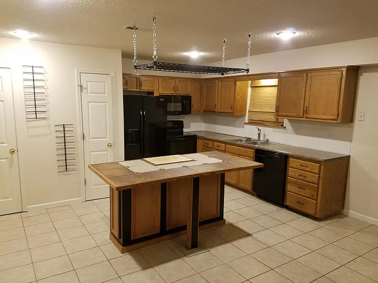 1863 Kingbird Ct — Photo 1