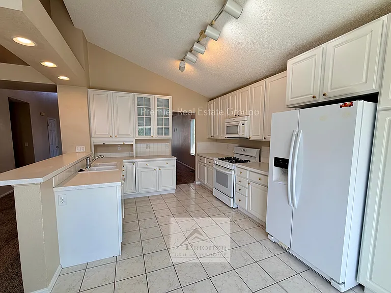 5831 Instone Cir — Photo 5