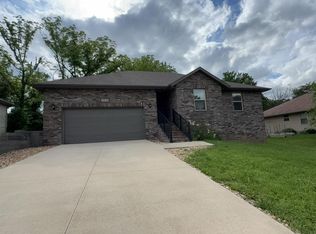 5849 S Geranium Ln, Brookline, MO 65619