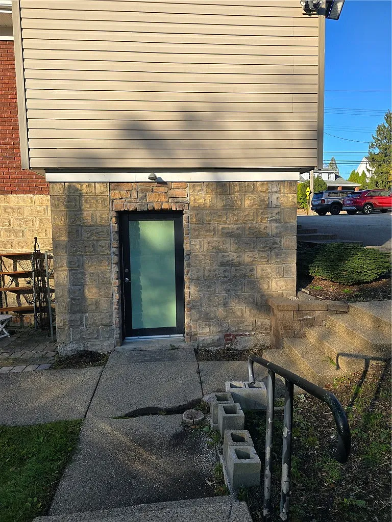 Studio, $1,000 — Photo 1