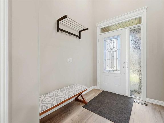 2nd image of 274 NE Autumn Cir SE
